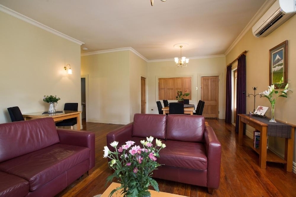 Hotel Tairoa Lodge & Cottage (Hawera)